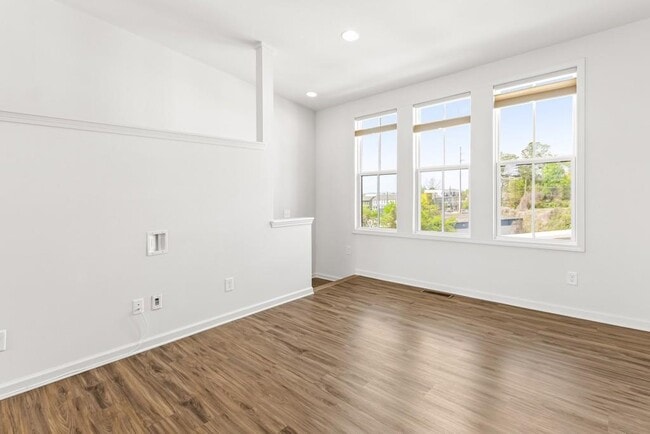 Building Photo - 916 Brees Ct