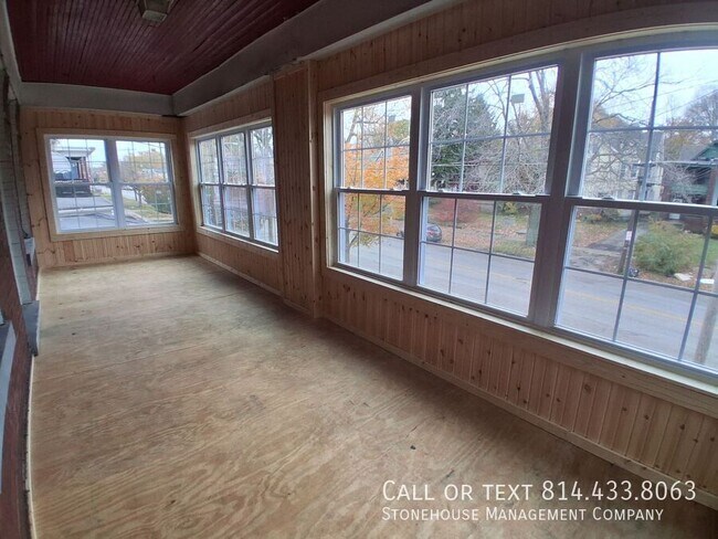 Building Photo - 620 E 6th St