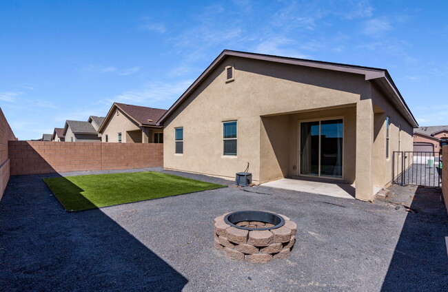 Building Photo - 2313 Melon Ridge Loop NE