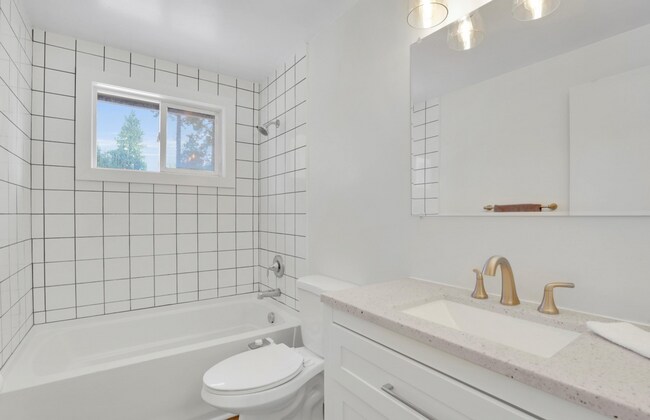 Building Photo - Charming Unfurnished Spokane Home with Large Shop in a Prime Northwest - Unfurnished