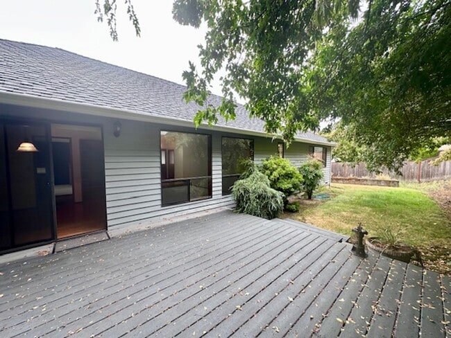 Building Photo - Lakeland Hills 3 bedroom 2 bathroom - Gara...