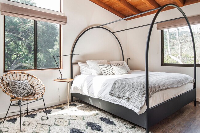 Building Photo - 901 Crater Camp Dr