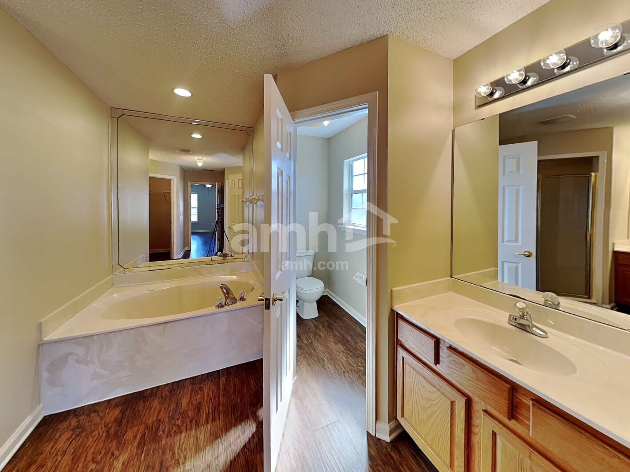 Building Photo - 468 Hillside Dr