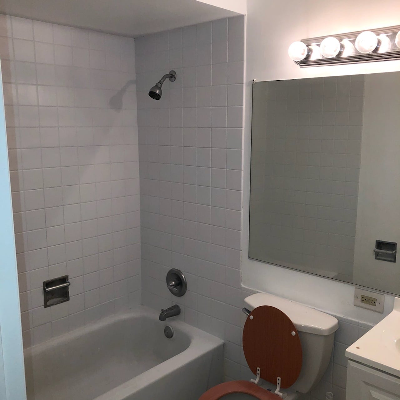 Full bath - 818 Sandra Dr