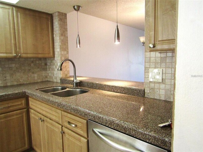 Building Photo - 4434 Weybridge St