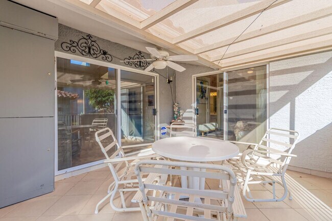 Building Photo - 220 N 22nd Pl