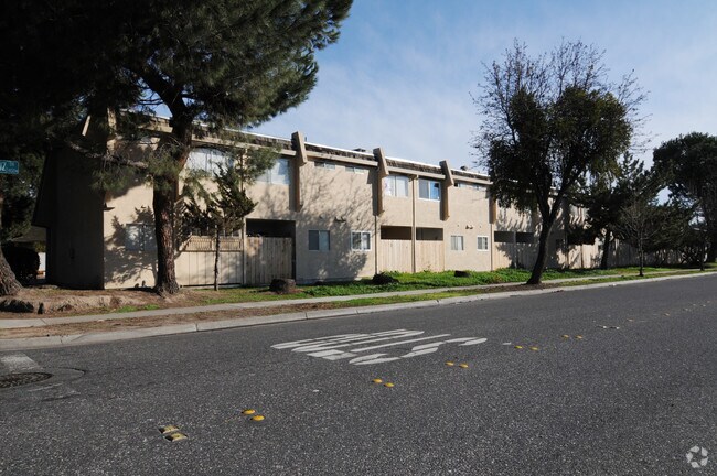 Building Photo - 1400 Floyd Ave