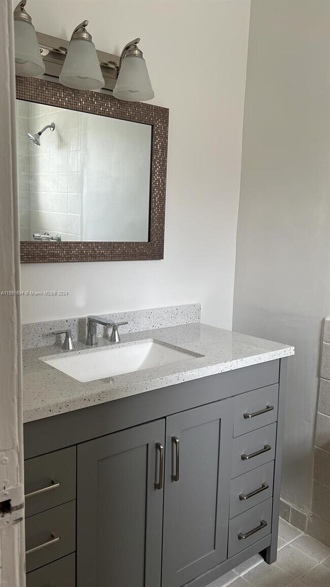 Building Photo - 216 SW 7th St