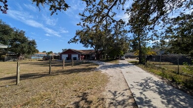 Building Photo - 714 59th Ave Dr W