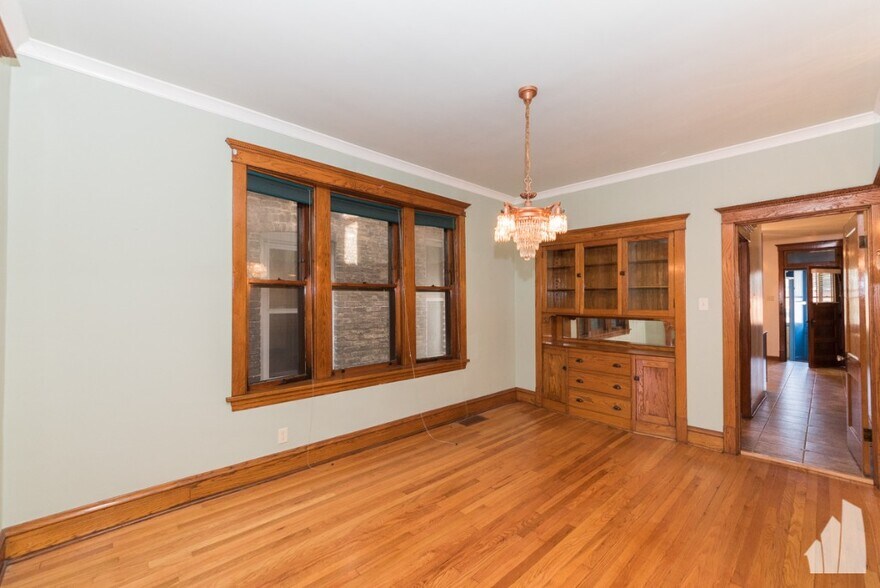 Building Photo - 3710 N Damen Ave