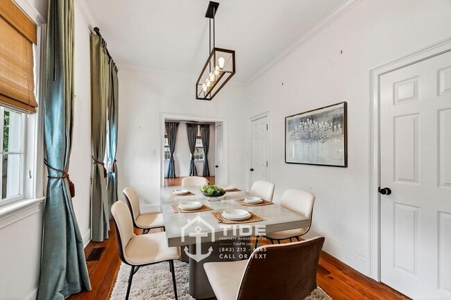 Building Photo - Walkable Downtown Living