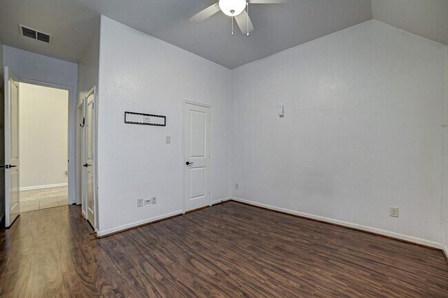 Building Photo - 18502 N Settlers Shore Dr
