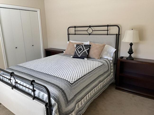 Building Photo - 11 Palma Dr