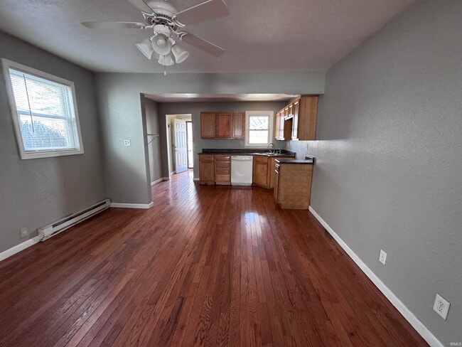 Building Photo - 2112 W 11th St