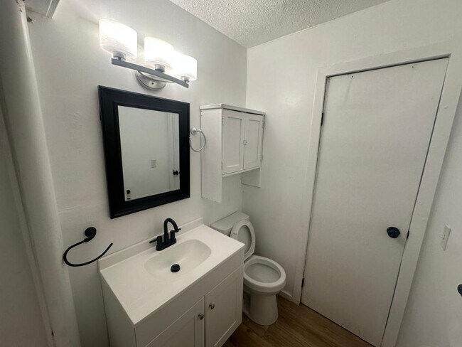 Building Photo - 3006 S Hackley St