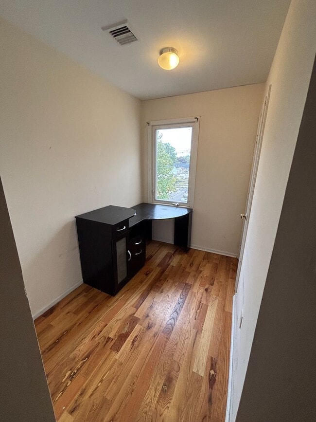 Building Photo - 183 Livingston Pl