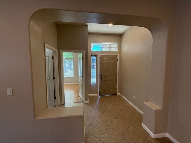 Building Photo - 4-bedroom single story in Sylvan School District!