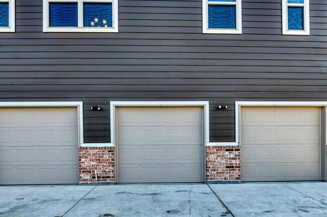 Building Photo - 735 Harvest Moon Dr