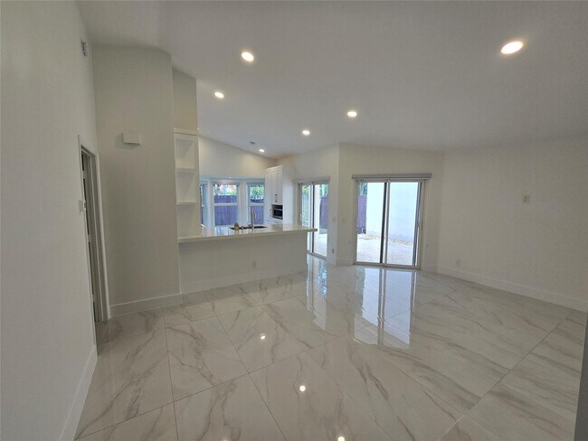 Building Photo - 1303 Seagrape Cir