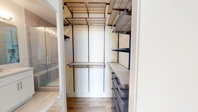 Building Photo - Gated | Light-Filled Townhouse | North Park