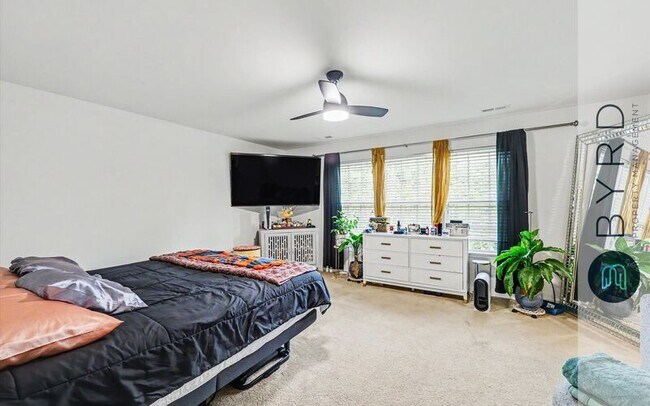 Building Photo - 7413 Nicklaus Cir