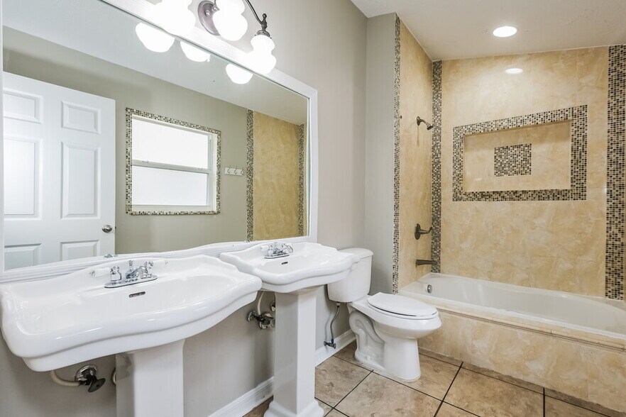 Building Photo - 4007 Fontana Pl
