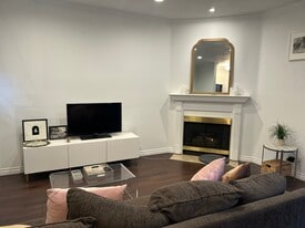 Building Photo - 3913 N Virginia Rd