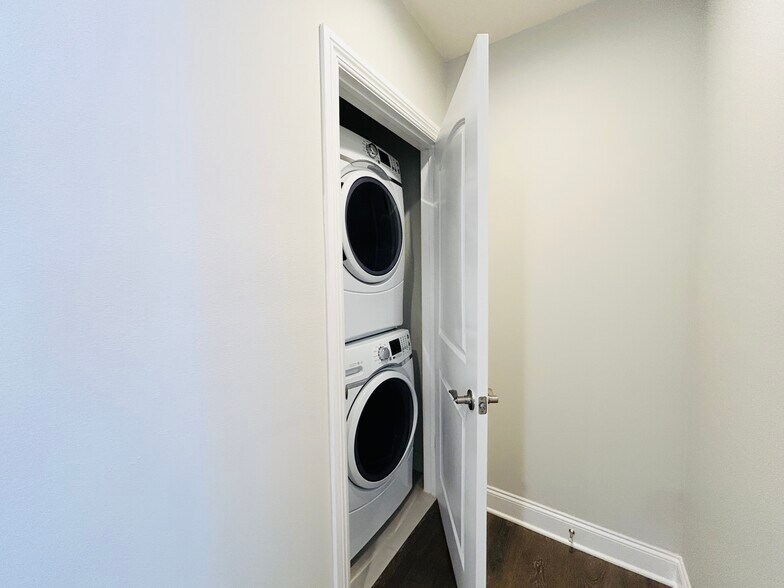 Building Photo - 7205 S La Cienega Blvd