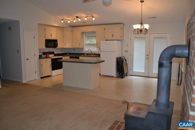 Building Photo - 15 Englewood Dr