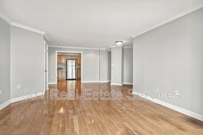 Building Photo - 655 Riverside Dr