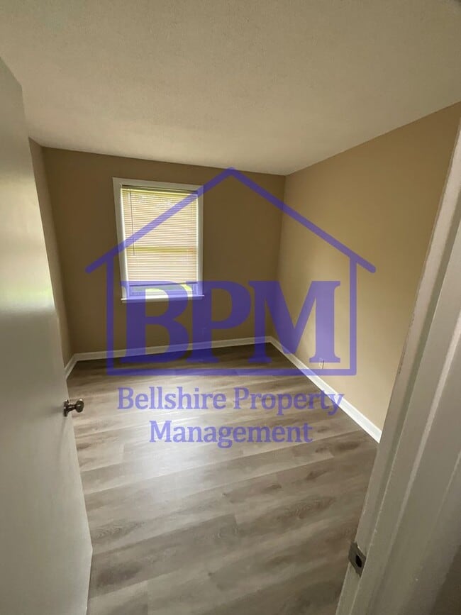 Building Photo - Charming 3 Bed, 1 Bath Home on Falcon Dr –...