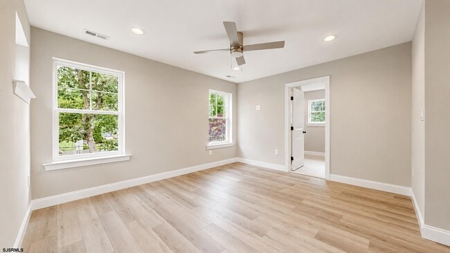 Building Photo - 456 S Nectar Ave
