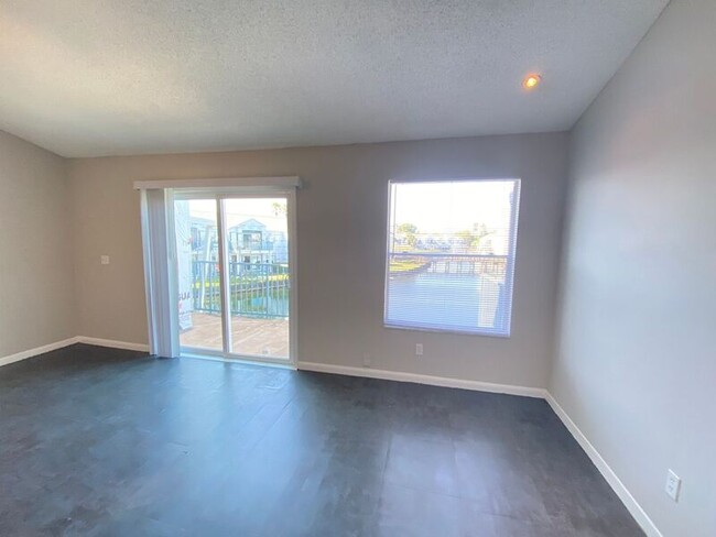 Building Photo - 2524 Woodgate Blvd