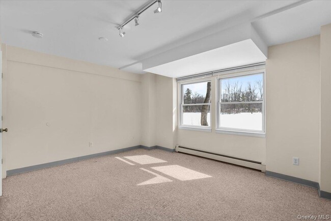 Building Photo - 1265 N Ridge Rd