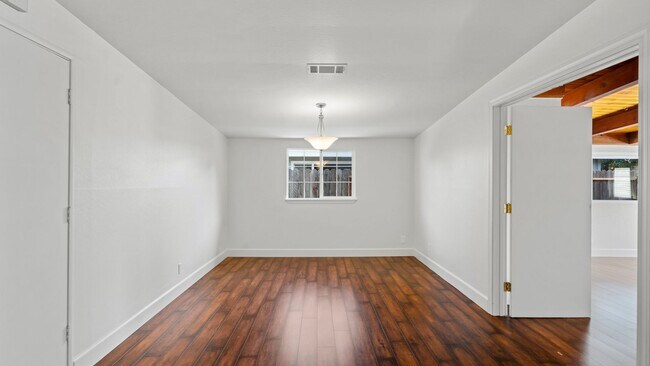 Building Photo - Charming North Vacaville Home-3bed, 2bath