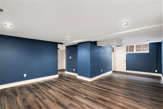 Building Photo - Spacious 3 bed 2 bath home in Denver