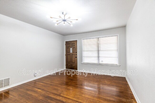 Building Photo - 832 W Merriweather St