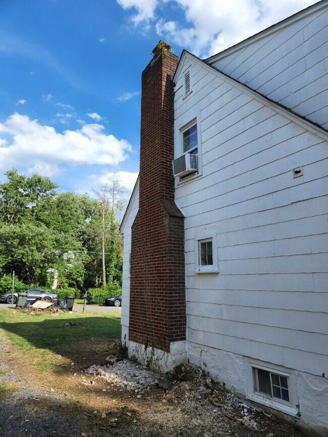 Building Photo - 1810 N Underwood St