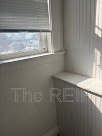 Building Photo - 1025 N Washington Ave