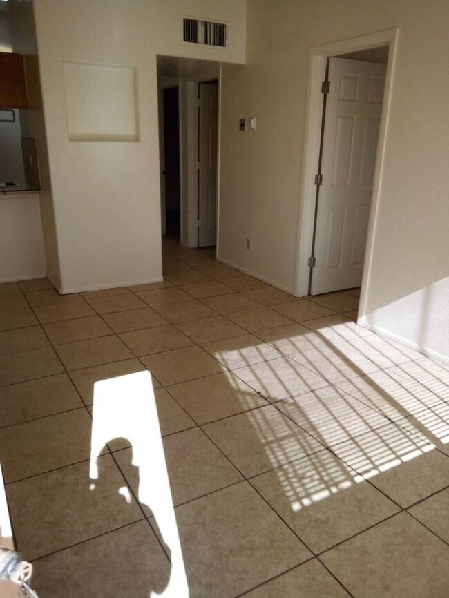 Building Photo - Nice 2 bedroom - 1 bath in Southside Tucson