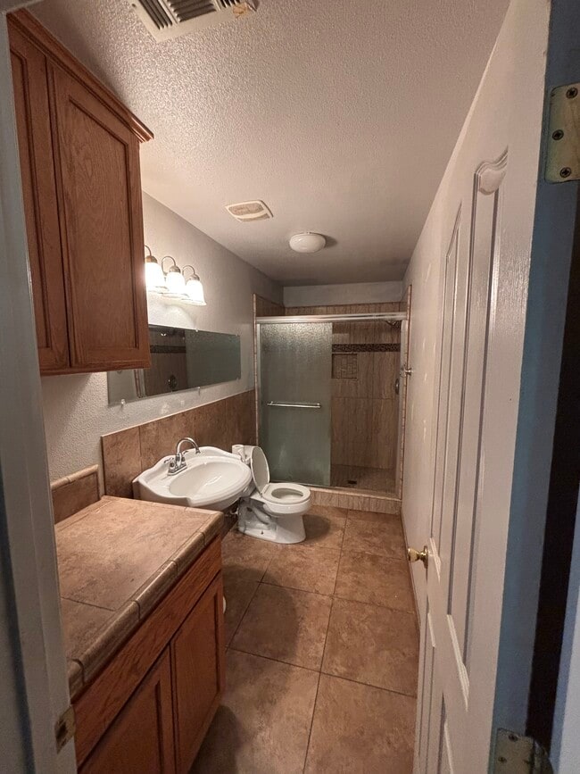 Building Photo - 107 S Cottage St