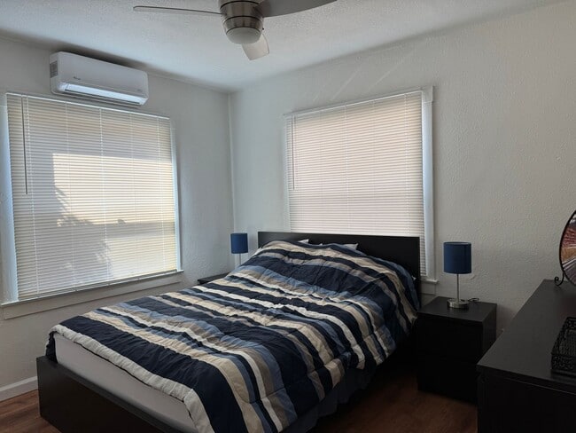 Building Photo - Downtown Sacramento 2 Bedroom, 1 Bath 850 sqft. Townhome for Lease.
