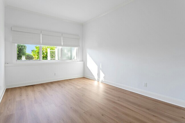 Building Photo - 155 Pear Tree Point Rd
