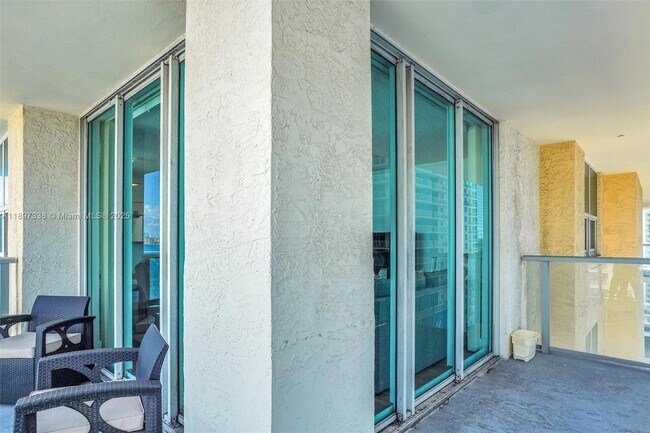 Building Photo - 1155 Brickell Bay Dr