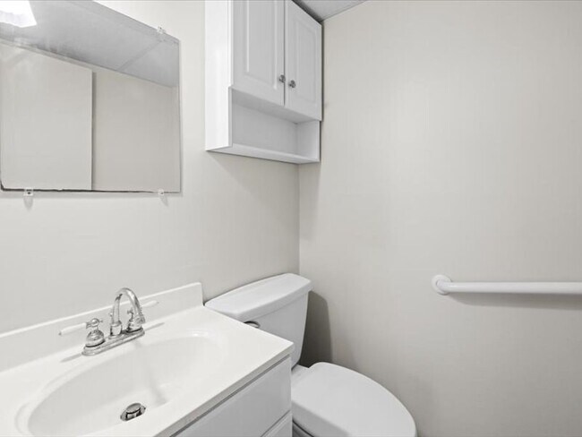 Building Photo - 38 Shrewsbury Green Dr