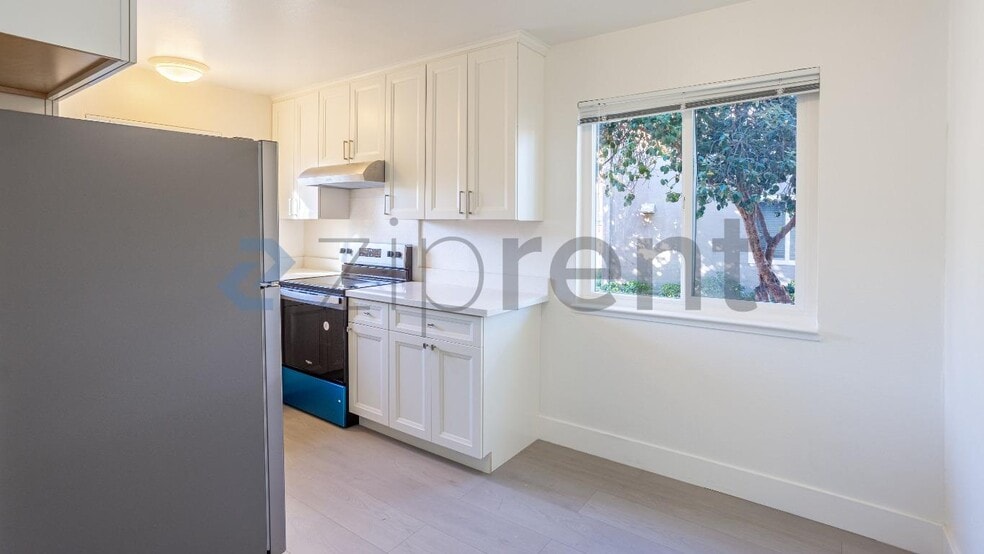Building Photo - Unit A