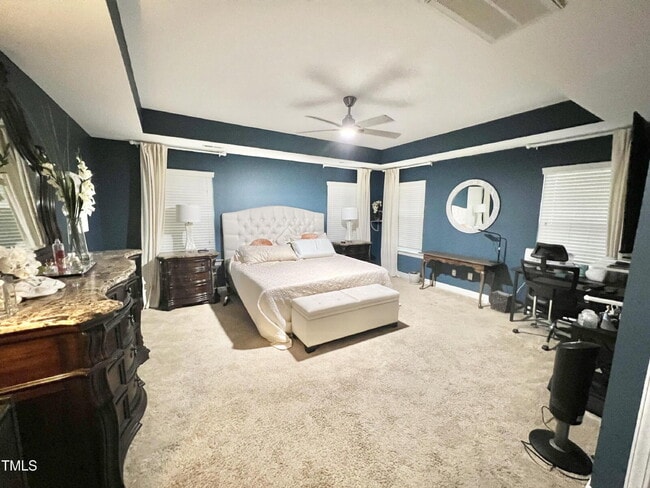 Building Photo - Unique opportunity -- with POOL!