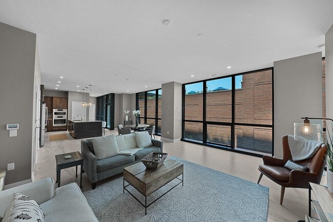 Building Photo - 250 W Spring St