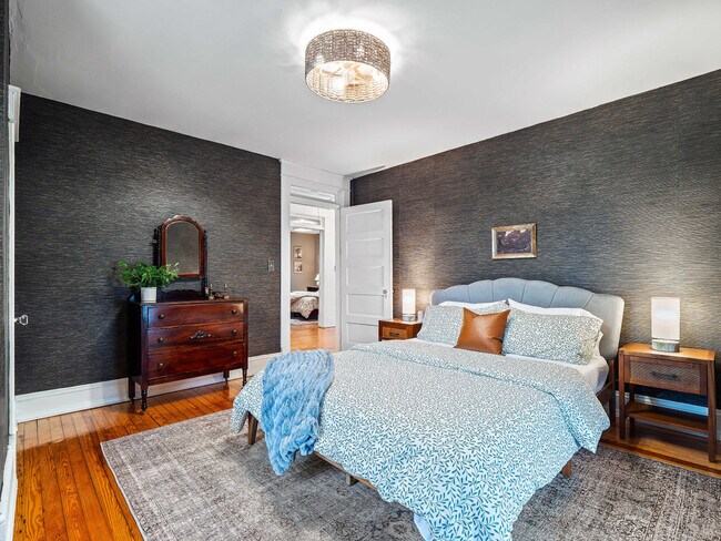 Building Photo - 2ND East Dr