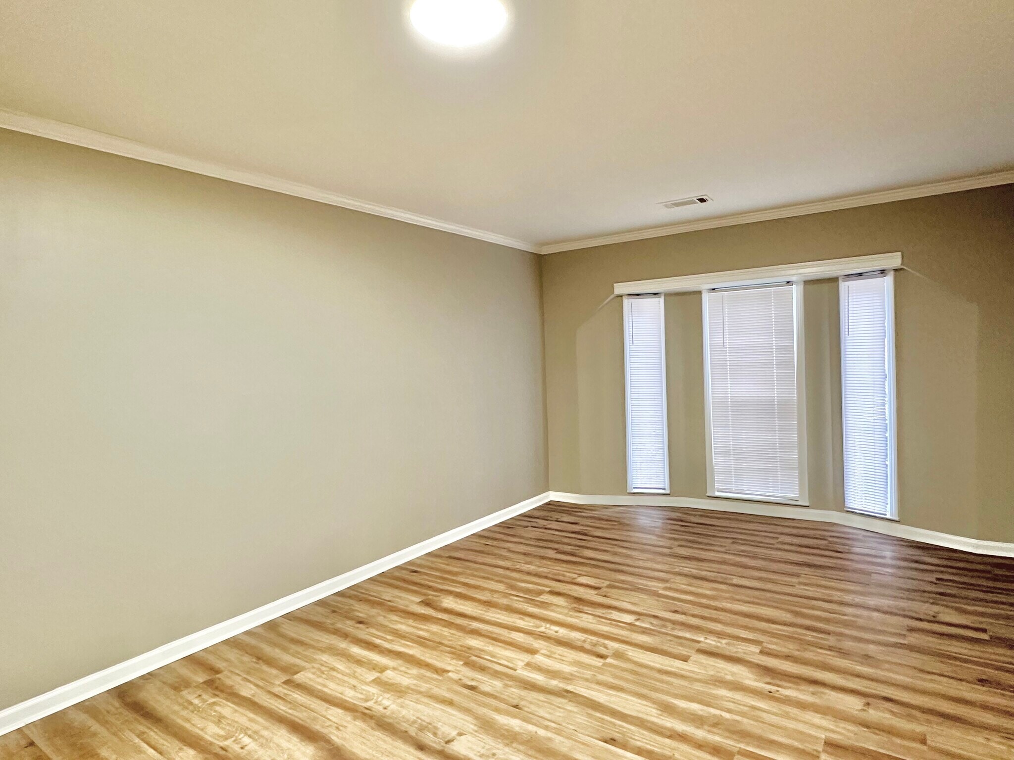 Building Photo - 3756 Vanderwood Dr